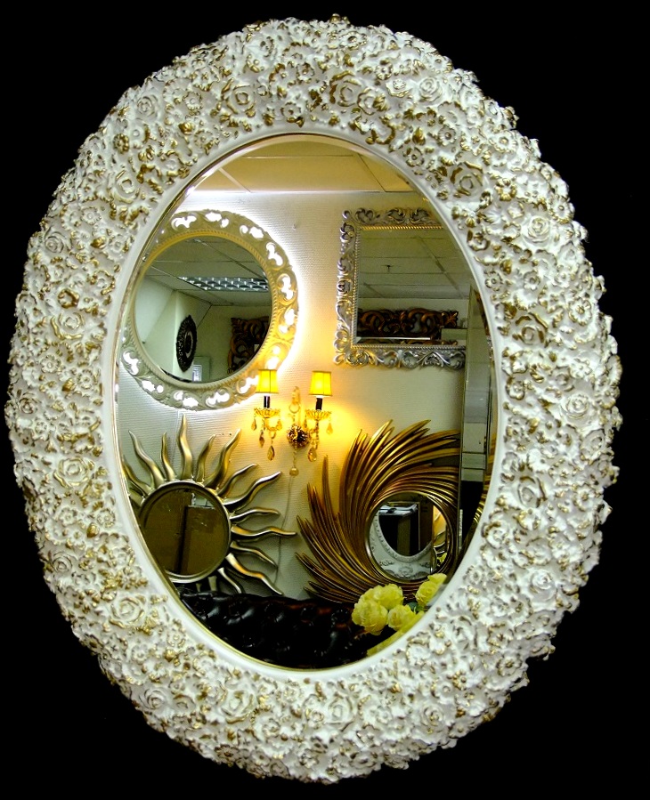 Купить с доставкой в С-ПБ красивое овальное зеркало в раме с цветами Орнелла слоновая кость с золотом