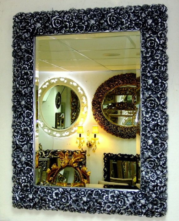 Купить настенное зеркало в багете с цветами цвета чернёное серебро
