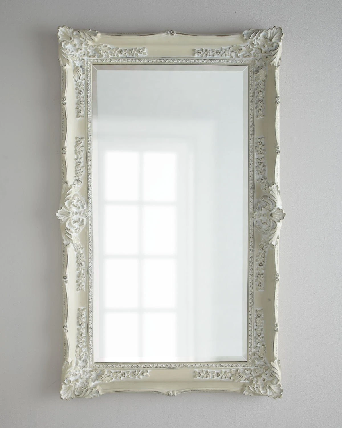 Напольное зеркало в классическом интерьерном багете цвета прованс Ла Манш.png