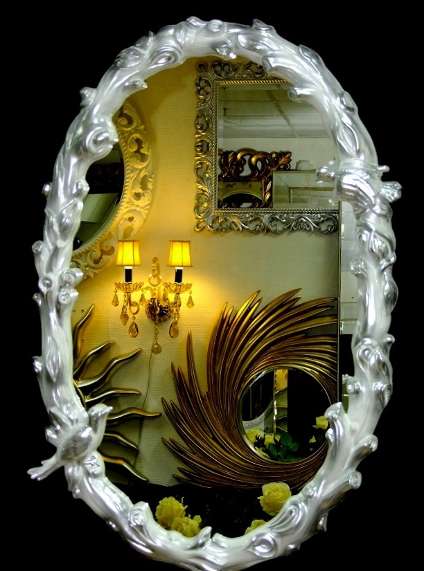 Купить красивое овальное зеркало в дизайнерской раме с птичками Азалия белый лак с серебром