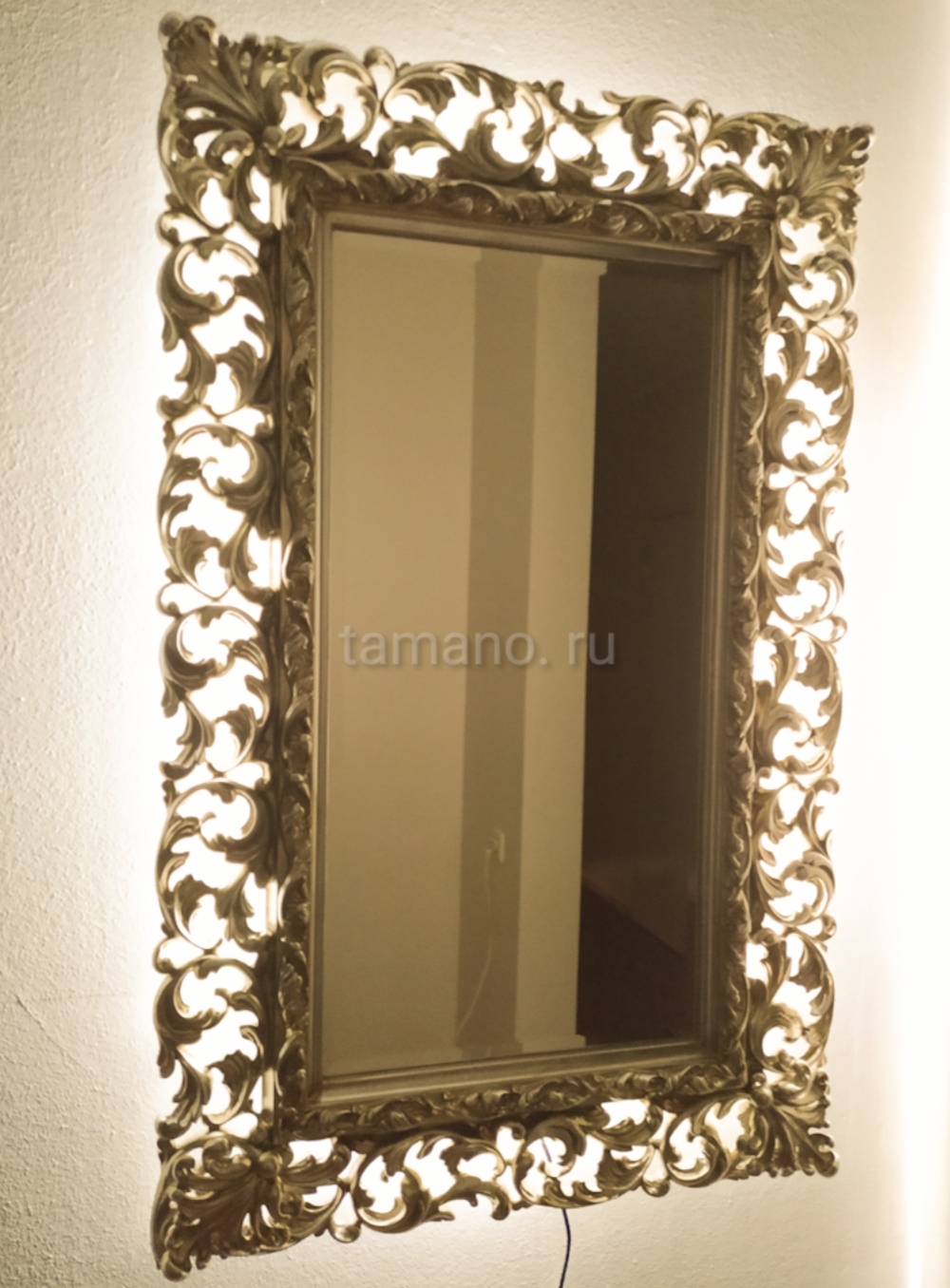 Зеркало в резном багете с фоновой светодиодной подсветкой.jpg