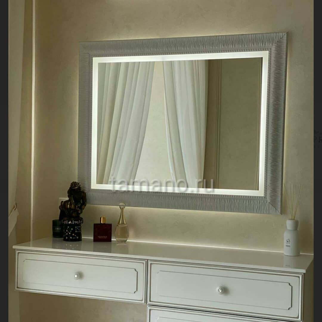 Зеркало с внутренней подсветкой в белом багете