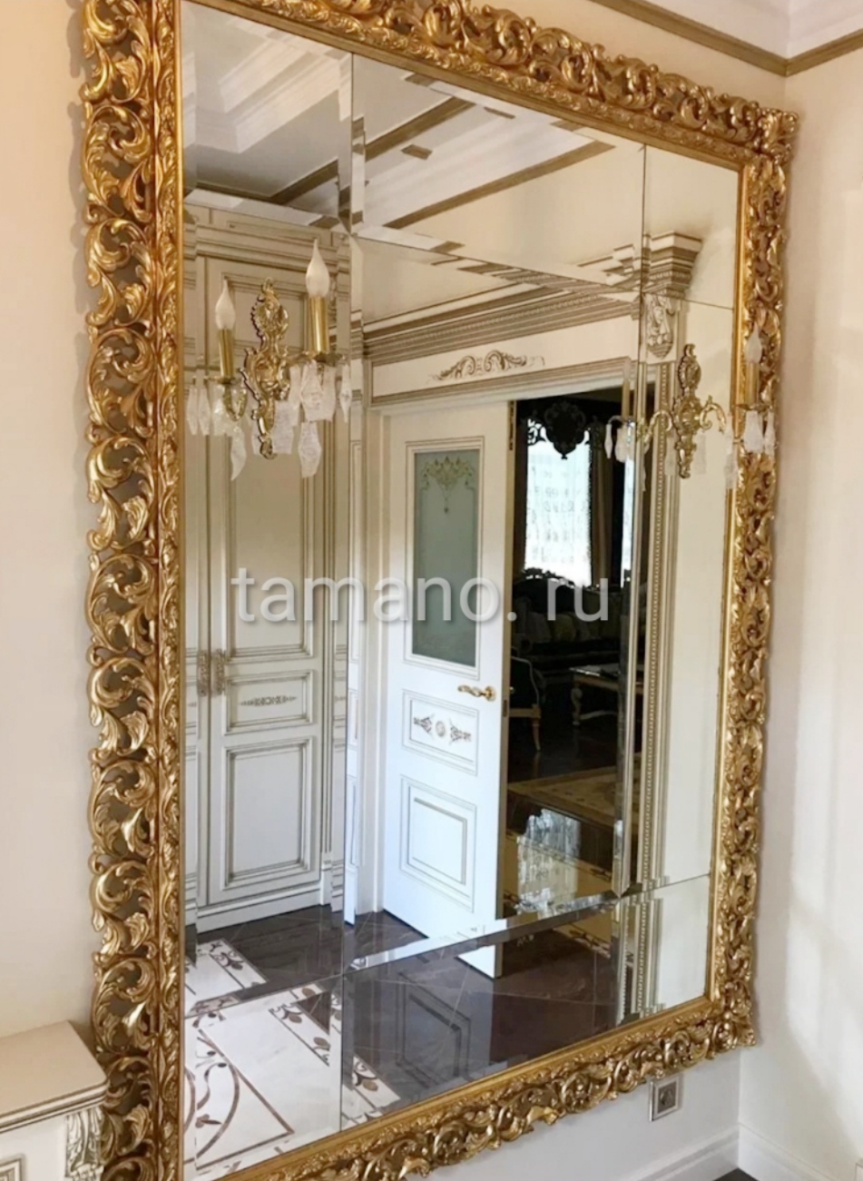 Очень красивое зеркальное панно в золотом резном багете.jpg