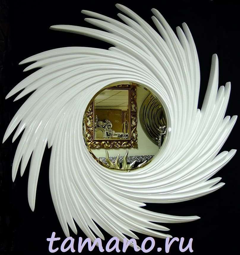 На фото зеркало солнце в белой лаковой раме Вихрь в Тамано любой цвет на заказ!