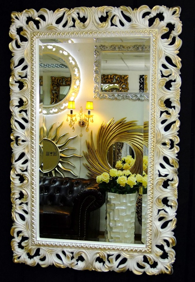 Красивое зеркало в резной раме слоновая кость с золотом