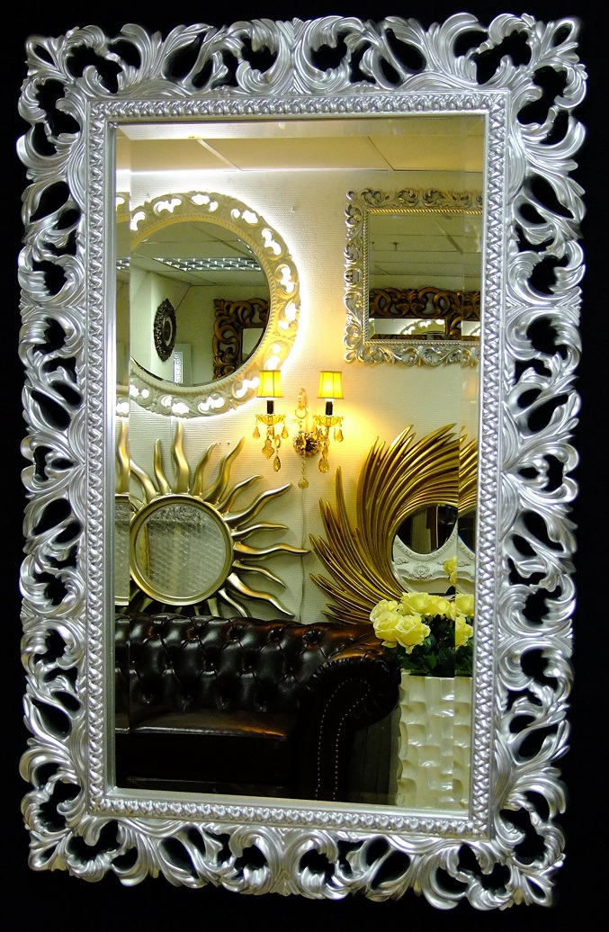 Купить стильное настенное зеркало в резной серебряной раме в Москве