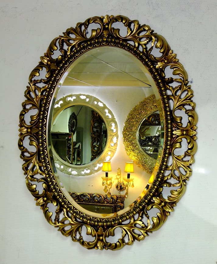 Купить красивое овальное зеркало в золотой резной раме Джулия