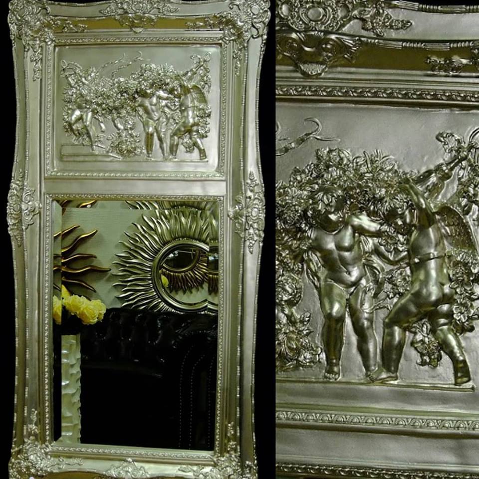 На фото зеркало в интерьерной раме с красивым барельефом Анжело шампань в Тамано.ру