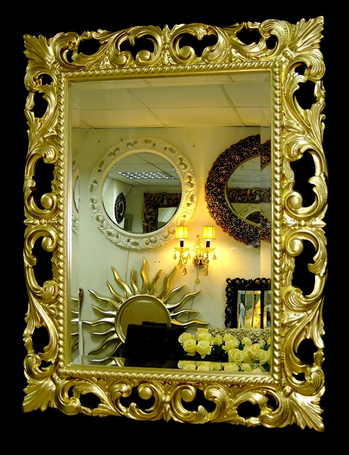 Интерьерное зеркало в резной раме Мэри светлое золото 75см х 95см