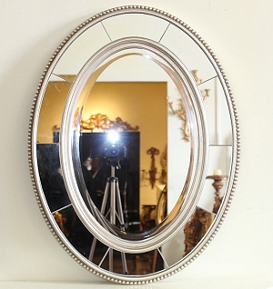 Овальное зеркало в интерьерной раме Лорена серебро, 64см х 84см