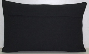 70SW-19590 Подушка с вышивкой "Серпенте" черная 30*50см